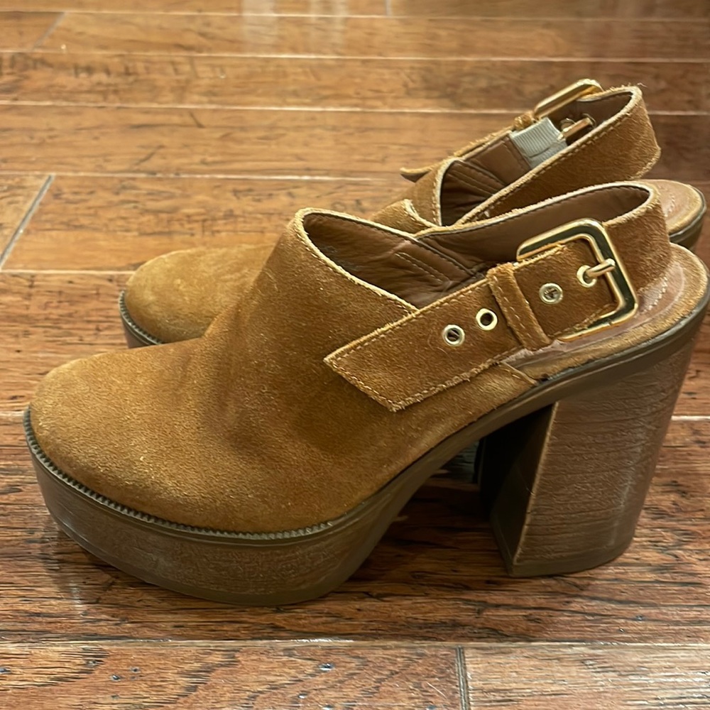 Steve Madden Brown suede heels